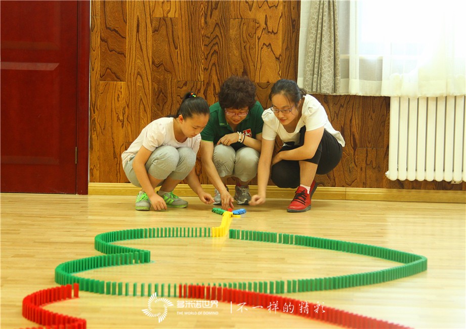 “中國(guó)夢(mèng)、少年夢(mèng)”琉璃廠小學(xué)建黨93周年多米諾運(yùn)動(dòng)會(huì)