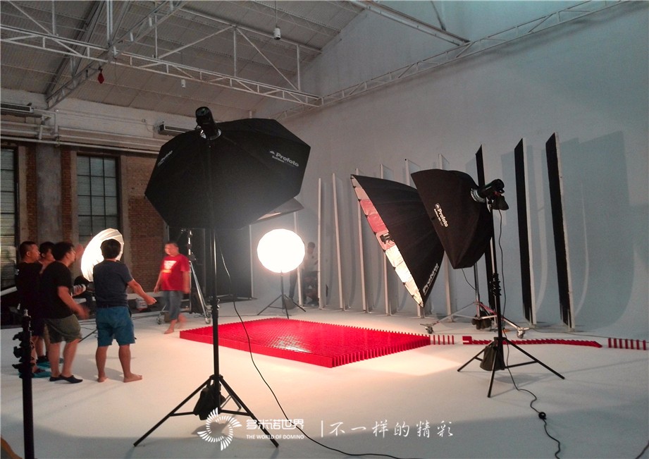 精雕細(xì)琢多米諾，打造經(jīng)典廣告視頻