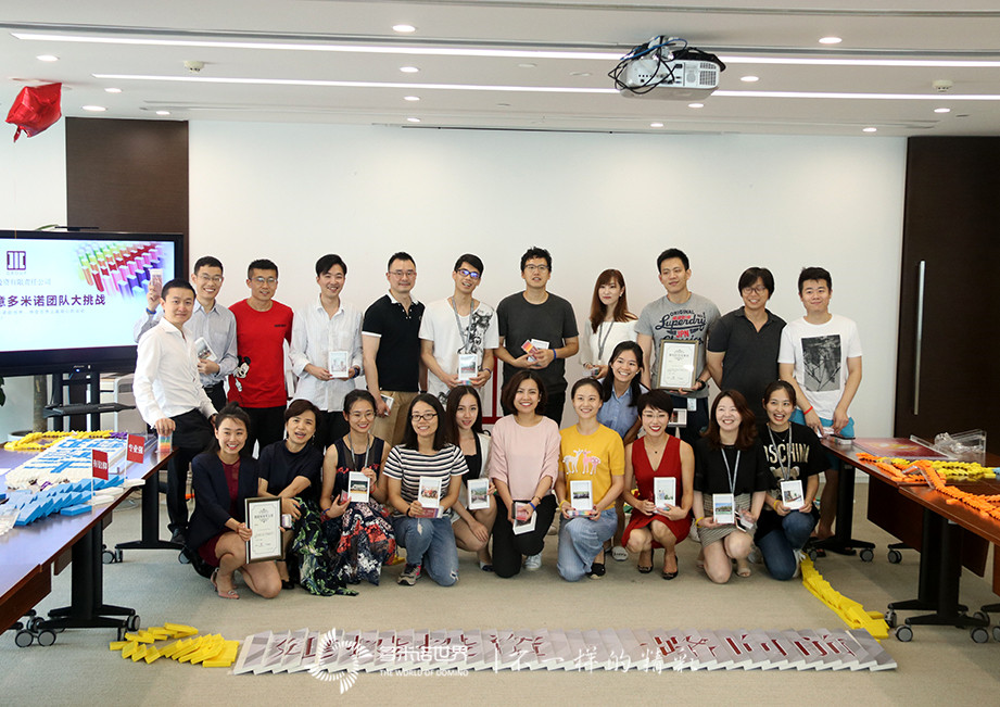 激情挑戰(zhàn)桌上創(chuàng)意多米諾