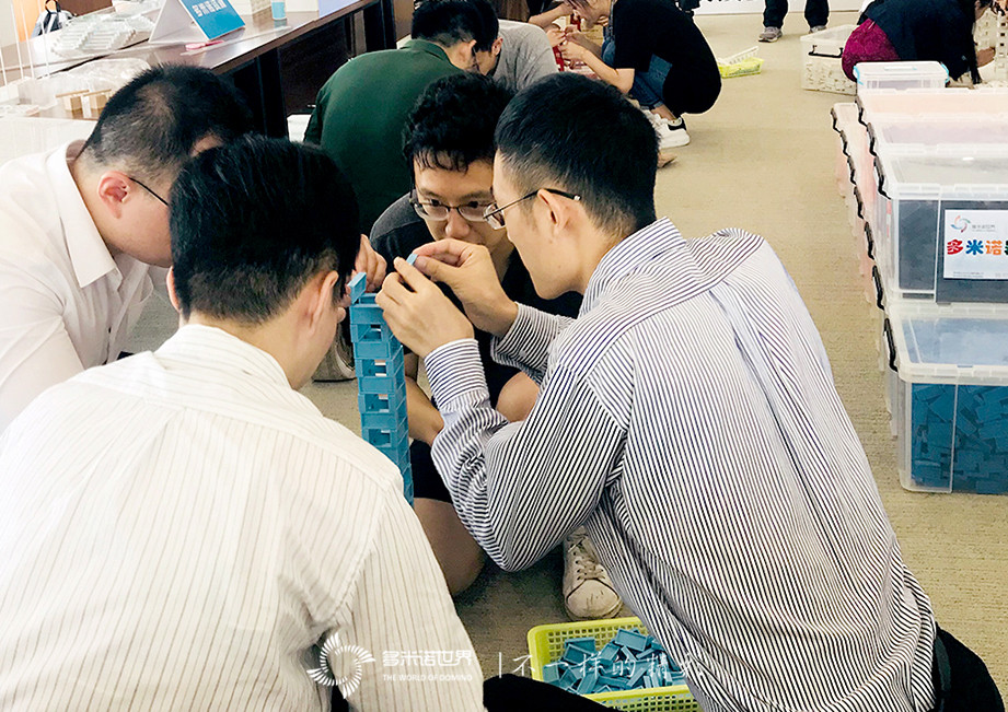 激情挑戰(zhàn)桌上創(chuàng)意多米諾