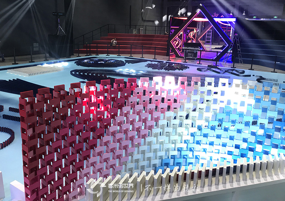 盒裝口香糖碼多米諾創(chuàng)吉尼斯世界紀(jì)錄