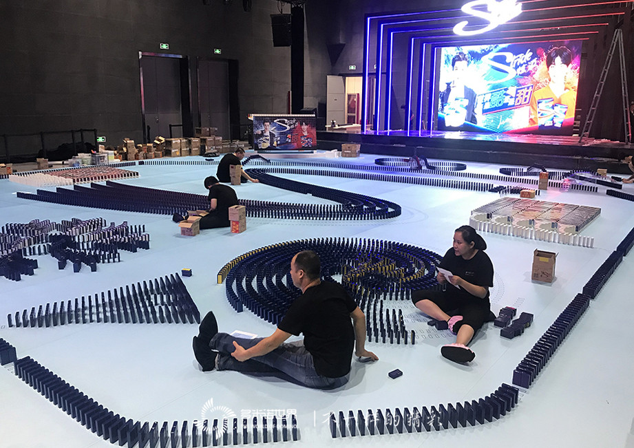 盒裝口香糖碼多米諾創(chuàng)吉尼斯世界紀(jì)錄