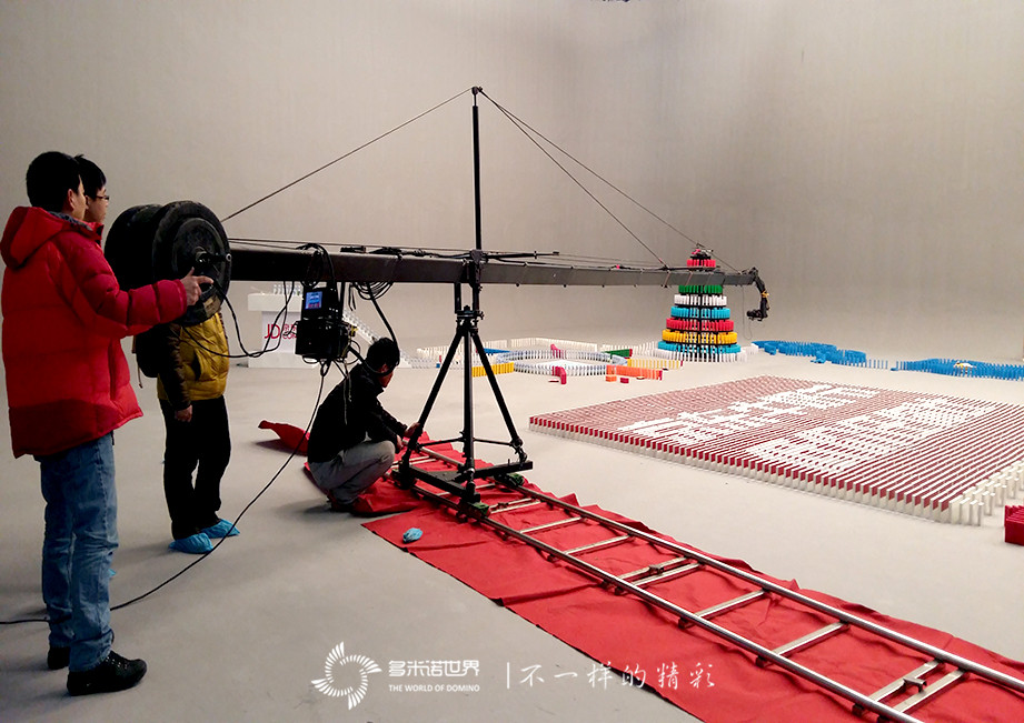 史上第一個牛奶多米諾誕生