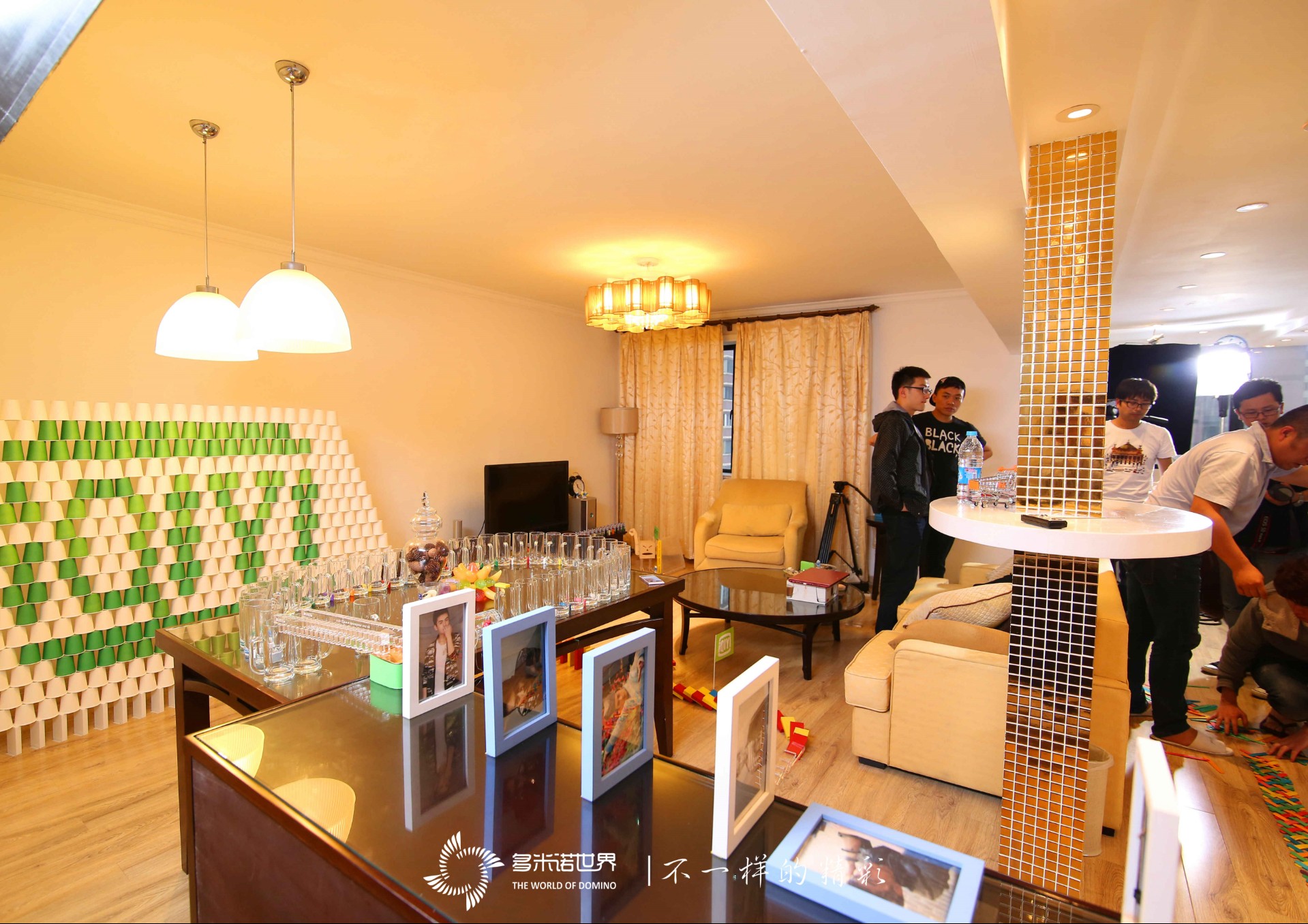 <<愛(ài)奇藝  愛(ài)青春>>宣傳片獨(dú)家上線