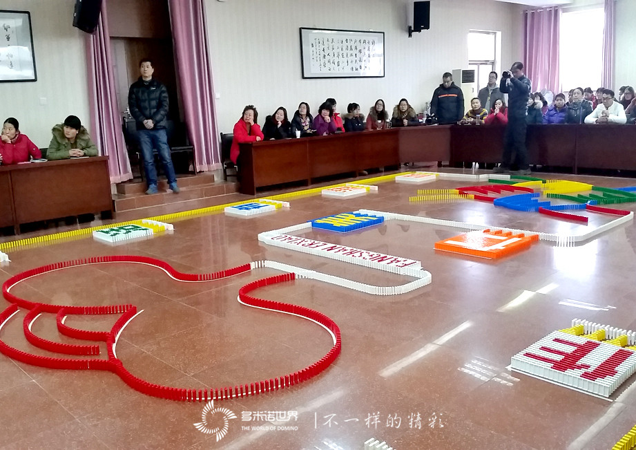 多米諾骨牌開啟校園文化新亮點