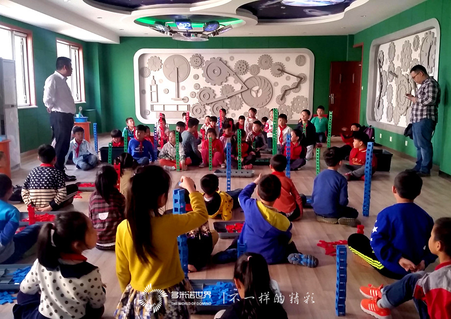 石家莊市現(xiàn)代城小學(xué)開啟多米諾骨牌的神奇之旅  ?