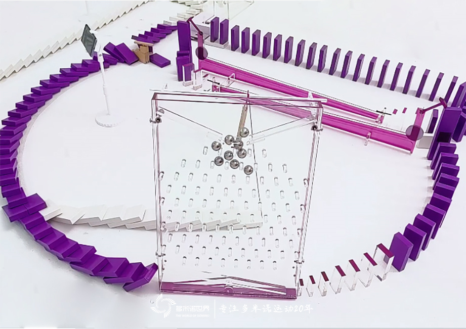 用華為nova9手機記錄多米諾骨牌的一鏡到底